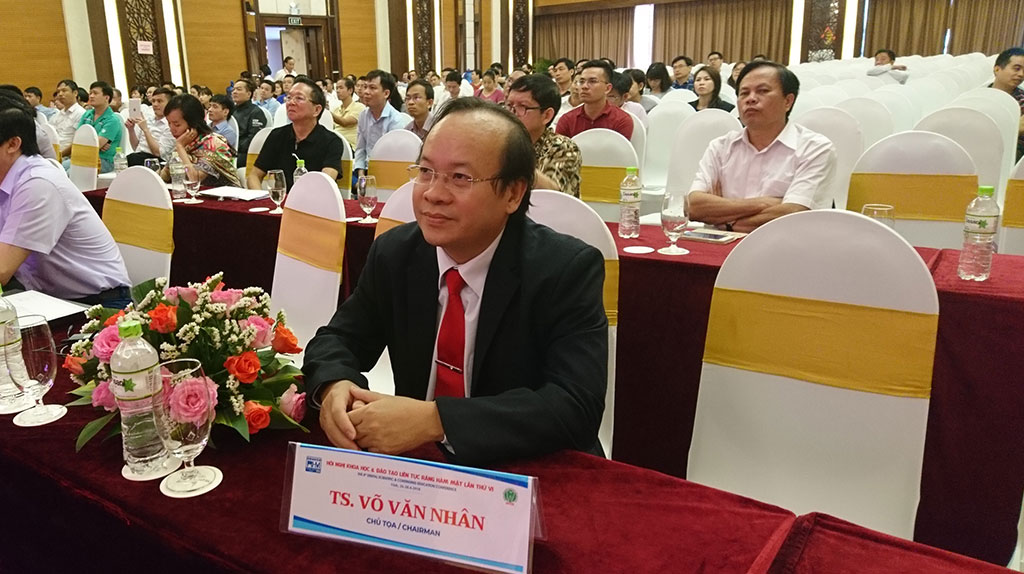 Chủ tọa Hội nghị khoa học và đào tạo liên tục răng hàm mặt lần thứ VI Chủ tọa Hội nghị khoa học và đào tạo liên tục răng hàm mặt lần thứ VI