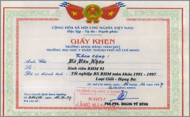 Năm 1997: Tốt nghiệp loại giỏi trường Đại học Y Dược TP. Hồ Chí Minh Năm 1997: Tốt nghiệp loại giỏi trường Đại học Y Dược TP. Hồ Chí Minh