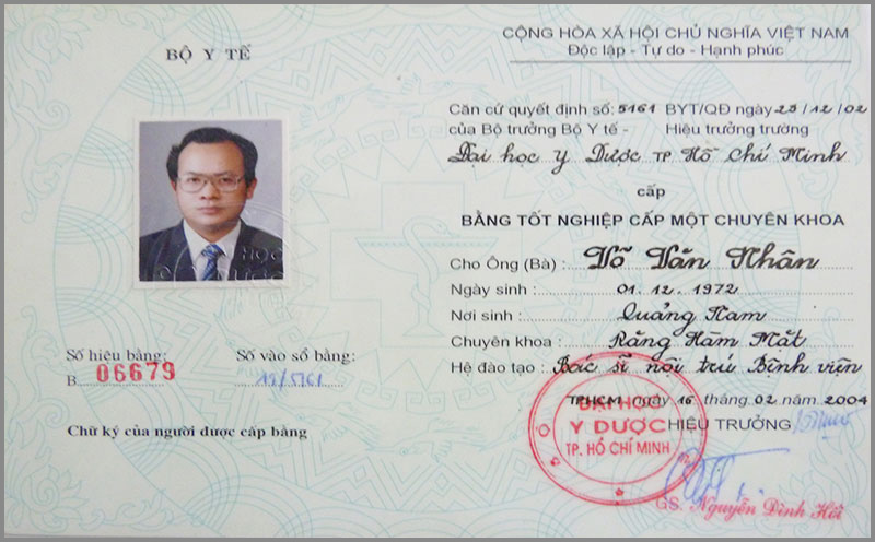 Năm 2002: Tốt nghiệp Bác sĩ nội trú tại Đại học Y Dược TP. Hồ Chí Minh Năm 2002: Tốt nghiệp Bác sĩ nội trú tại Đại học Y Dược TP. Hồ Chí Minh